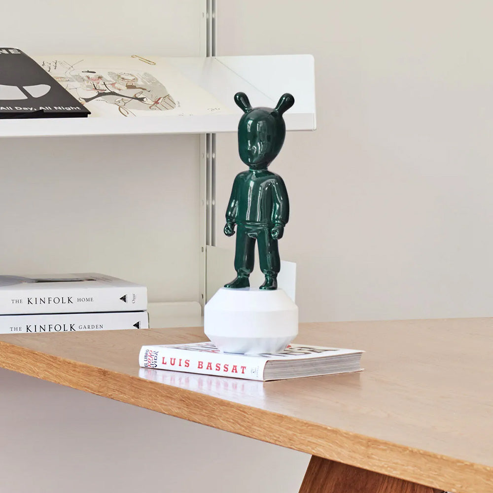 Sculptura din portelan, 30 cm, The Dark Green Guest by Jaime Hayon - LLADRO Sculptura din portelan, 30 cm, The Dark Green Guest by Jaime Hayon - LLADRO