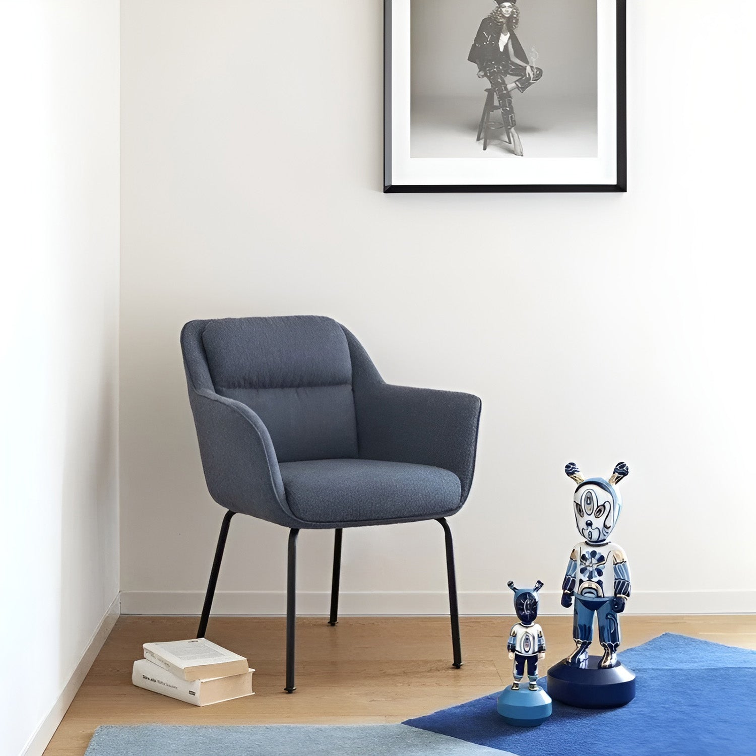 Sculptura din portelan, 30 cm, The Guest by Kzeng Jiang - LLADRO Sculptura din portelan, 30 cm, The Guest by Kzeng Jiang - LLADRO