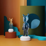Sculptura din portelan, 30 cm, The Guest by Supakitch - LLADRO Sculptura din portelan, 30 cm, The Guest by Supakitch - LLADRO