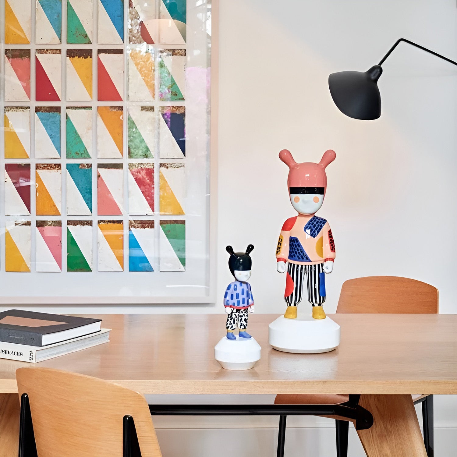 Sculptura din portelan, 52 cm, The Guest by Camille Walala - LLADRO Sculptura din portelan, 52 cm, The Guest by Camille Walala - LLADRO
