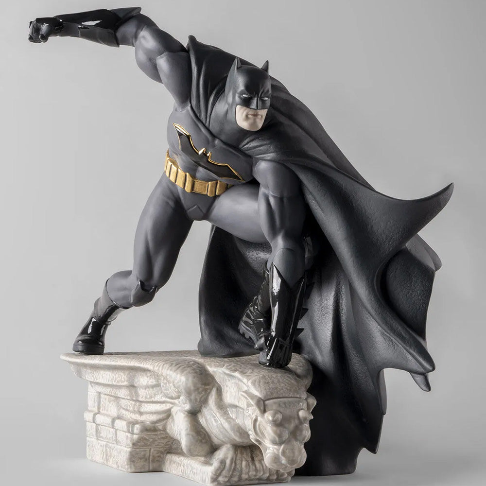 Sculptura din portelan Batman by Eva Maria Cuerva - Editie Limitata - LLADRO Sculptura din portelan Batman by Eva Maria Cuerva - Editie Limitata - LLADRO