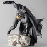 Sculptura din portelan Batman by Eva Maria Cuerva - Editie Limitata - LLADRO Sculptura din portelan Batman by Eva Maria Cuerva - Editie Limitata - LLADRO