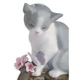 Sculptura din portelan, Blossoms for The Kitten by Joan Coderch - LLADRO Sculptura din portelan, Blossoms for The Kitten by Joan Coderch - LLADRO