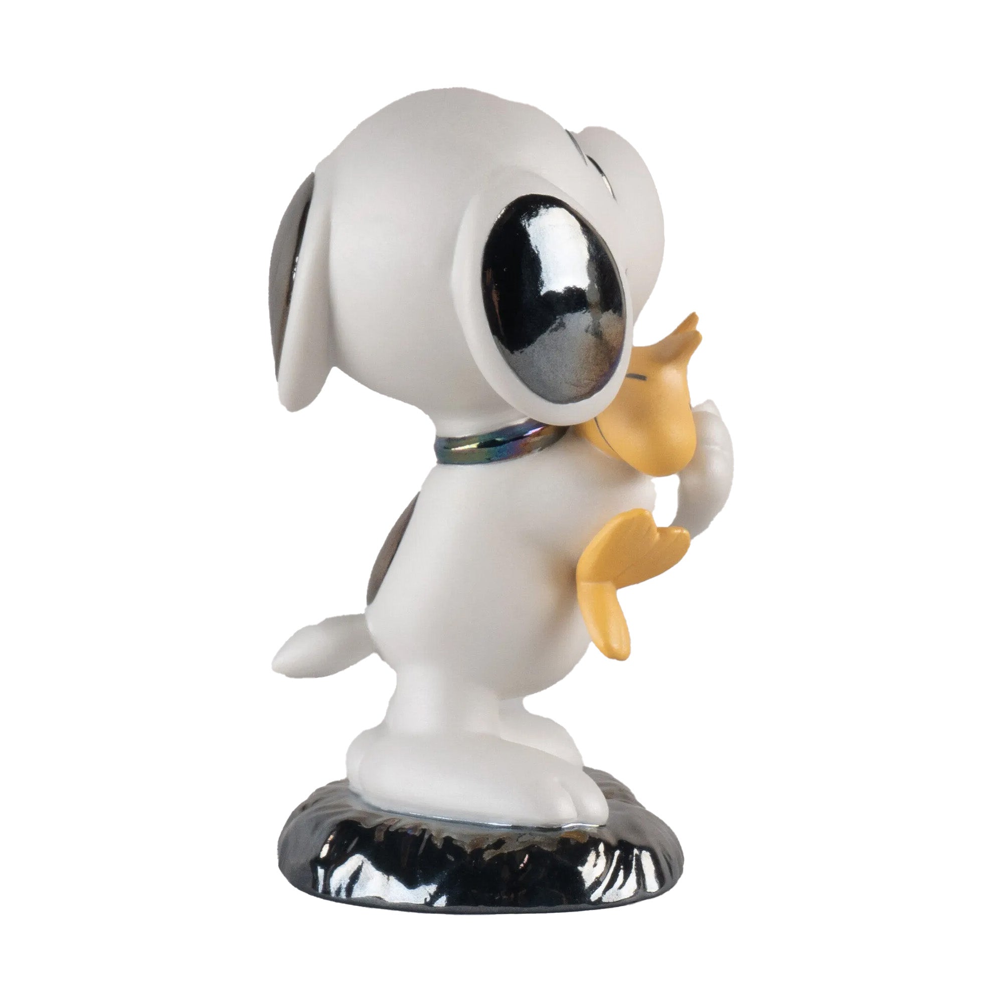 Sculptura din portelan Snoopy by Eva Maria Cuerva - LLADRO Sculptura din portelan Snoopy by Eva Maria Cuerva - LLADRO