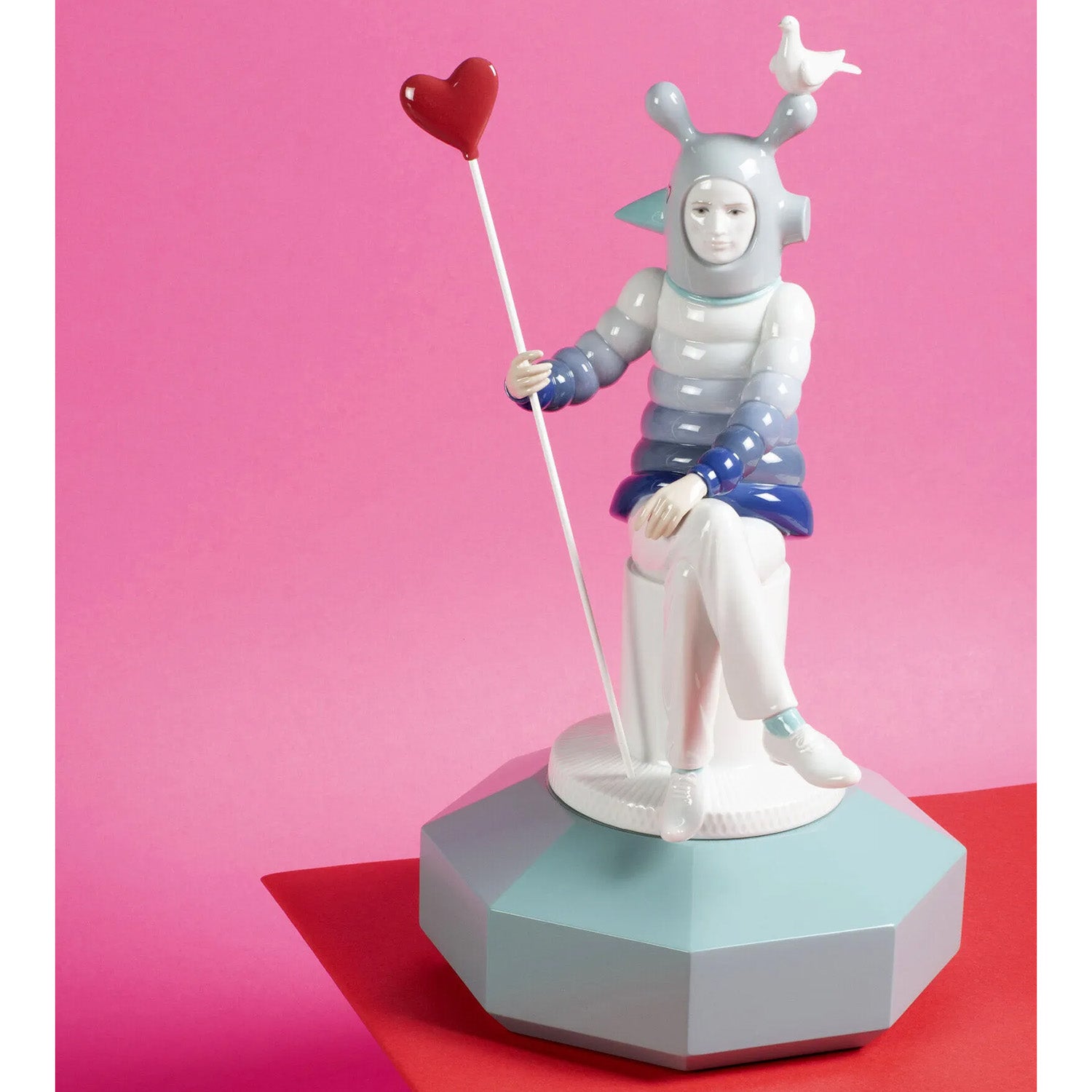 Sculptura din portelan The Lover I by Jaime Hayon - LLADRO Sculptura din portelan The Lover I by Jaime Hayon - LLADRO
