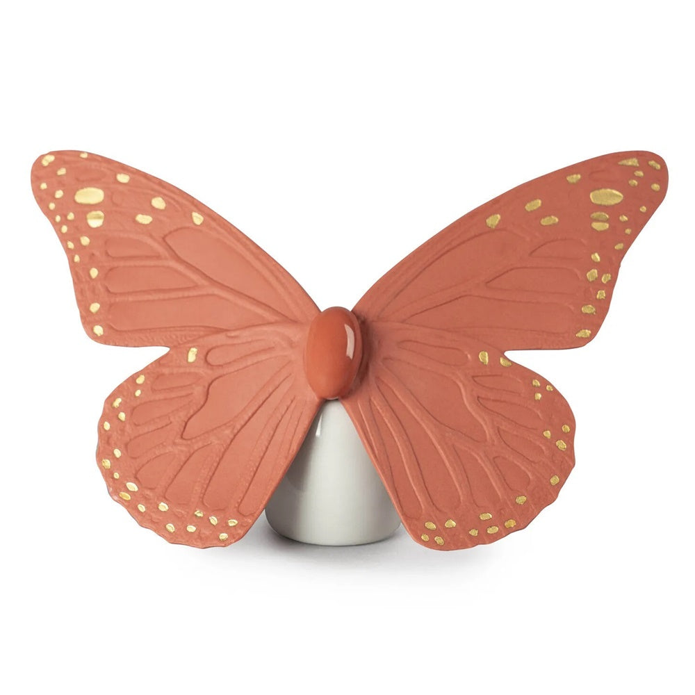 Sculptura fluture din portelan, Golden Luster Coral by Dept. Diseno y Decoracion - LLADRO Sculptura fluture din portelan, Golden Luster Coral by Dept. Diseno y Decoracion - LLADRO