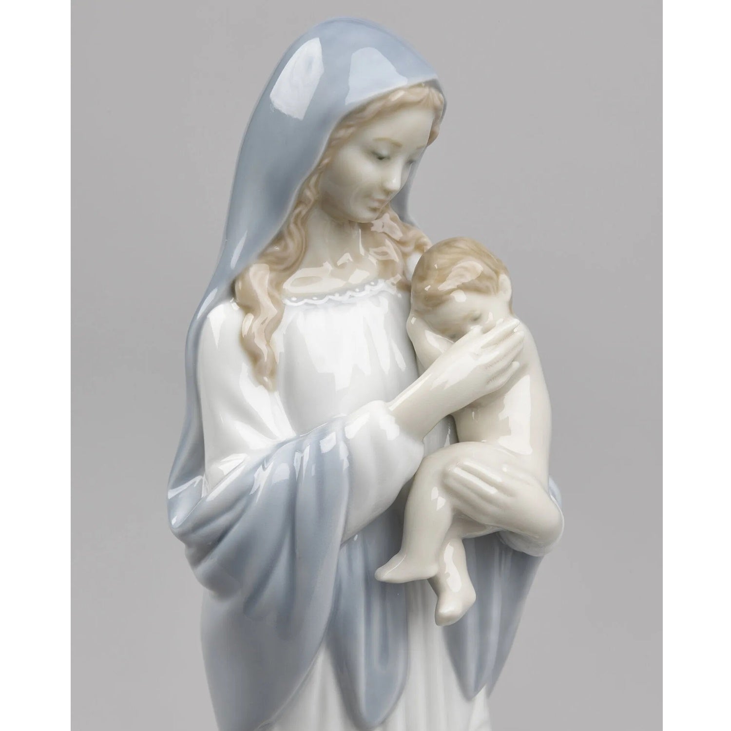 Sculptura Madonna of the Flowers by Jose Javier Malavia - LLADRO Sculptura Madonna of the Flowers by Jose Javier Malavia - LLADRO