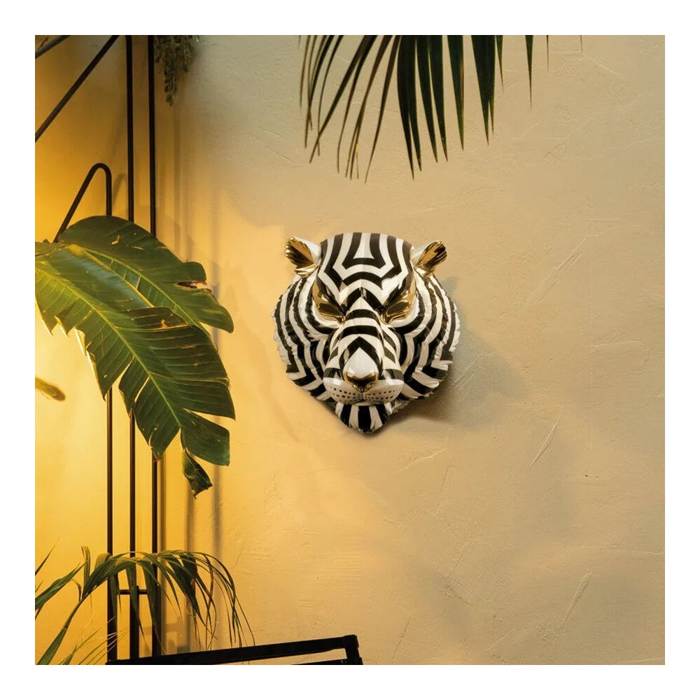 Sculptura Tiger Mask by Jose Luis Santes - LLADRO Sculptura Tiger Mask by Jose Luis Santes - LLADRO