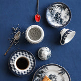 Set 2 cesti pentru cafea si farfurii, portelan, Versailles - BACI MILANO Set 2 cesti pentru cafea si farfurii, portelan, Versailles - BACI MILANO