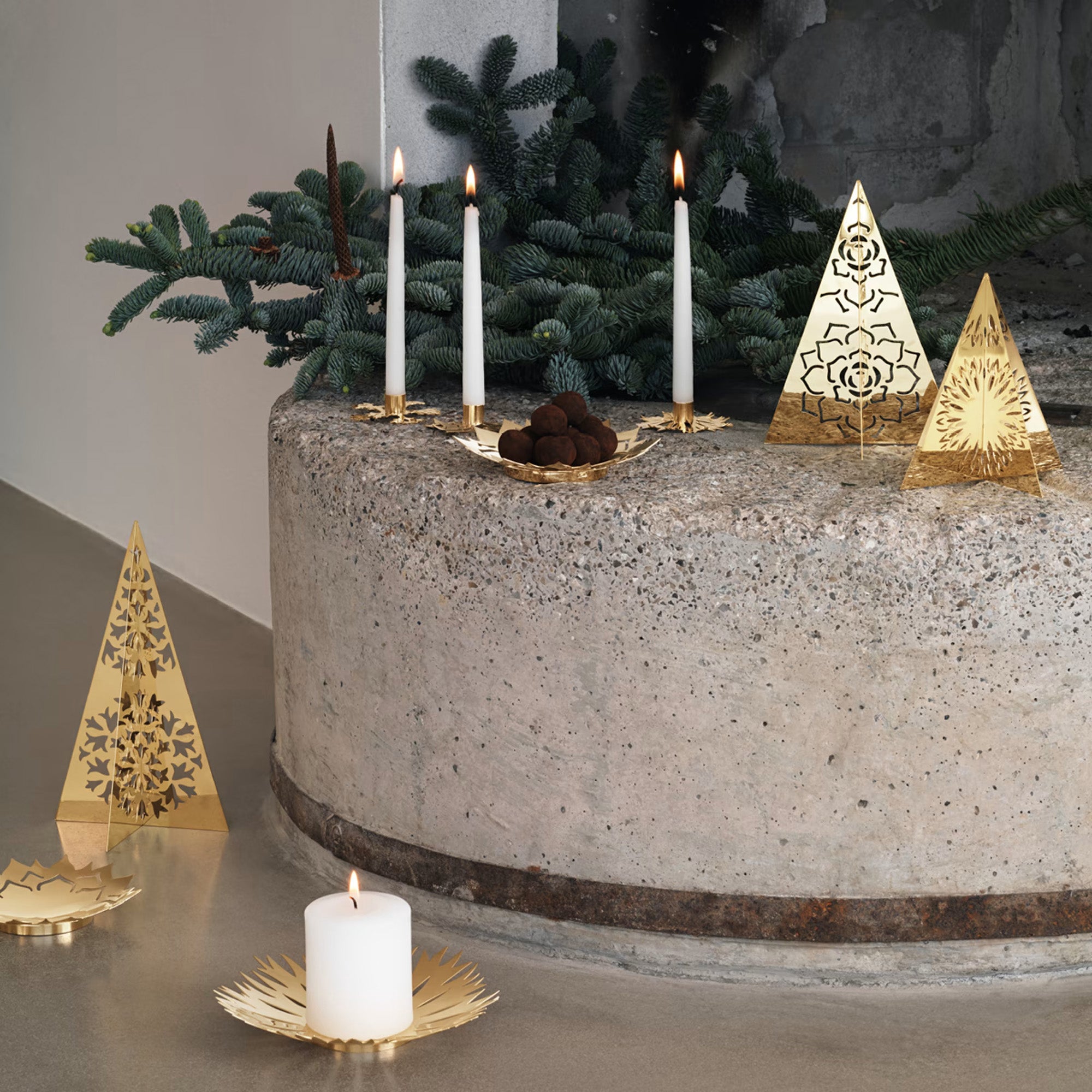 Set 3 sfesnice din otel inoxidabil placat cu aur, Ice Flower - SIMONA'S COLLECTION Set 3 sfesnice din otel inoxidabil placat cu aur, Ice Flower - SIMONA'S COLLECTION