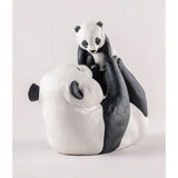 Sculptura din portelan, Mommy Panda by Virginia Gonzalez - LLADRO Sculptura din portelan, Mommy Panda by Virginia Gonzalez - LLADRO