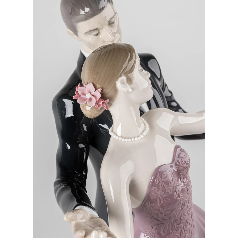 Sculptura din portelan, Anniversary Waltz by Jose Santaeulalia - LLADRO Sculptura din portelan, Anniversary Waltz by Jose Santaeulalia - LLADRO