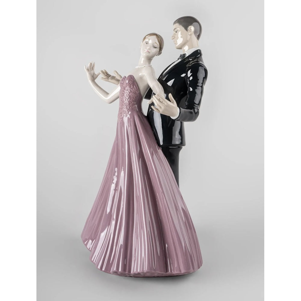 Sculptura din portelan, Anniversary Waltz by Jose Santaeulalia - LLADRO Sculptura din portelan, Anniversary Waltz by Jose Santaeulalia - LLADRO