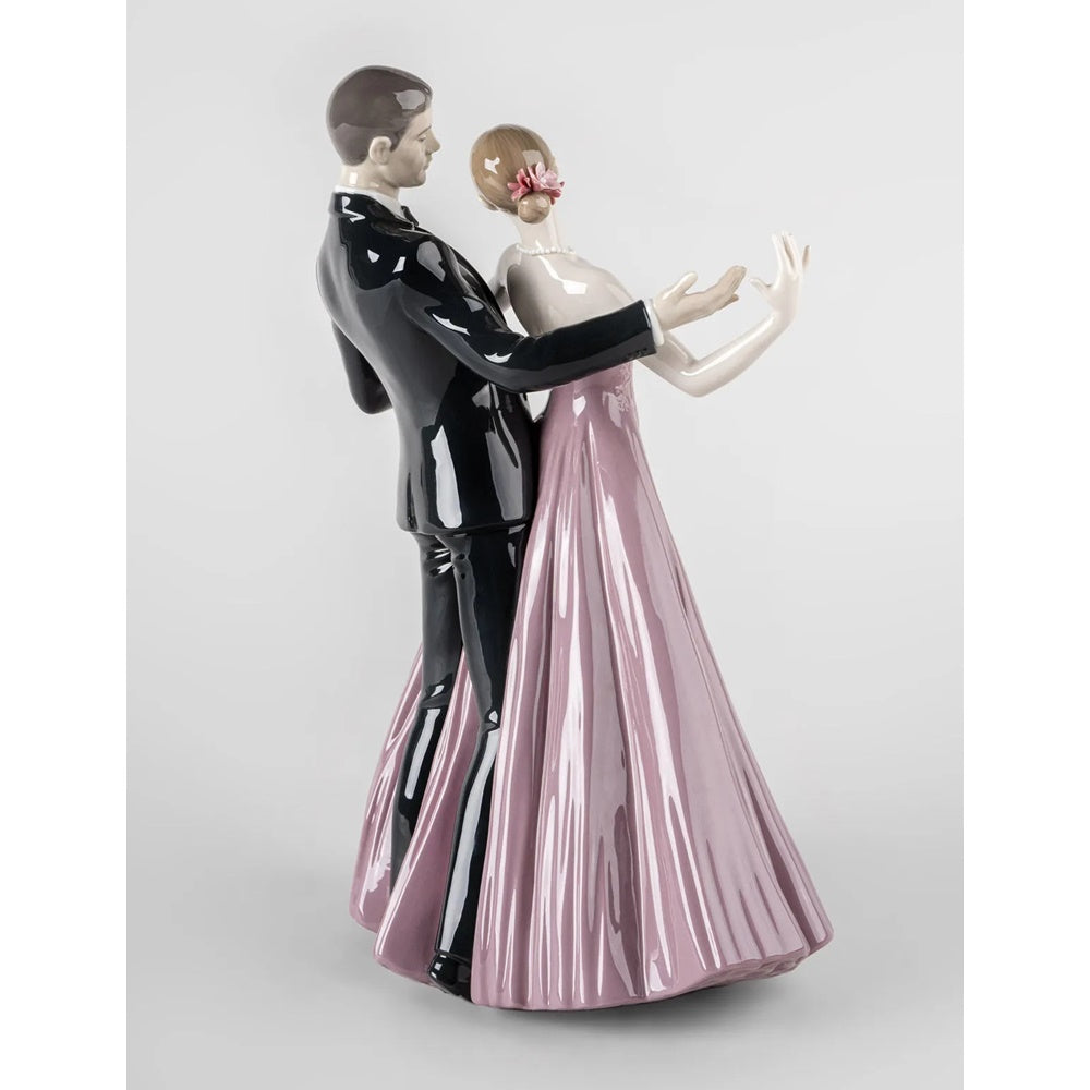 Sculptura din portelan, Anniversary Waltz by Jose Santaeulalia - LLADRO Sculptura din portelan, Anniversary Waltz by Jose Santaeulalia - LLADRO