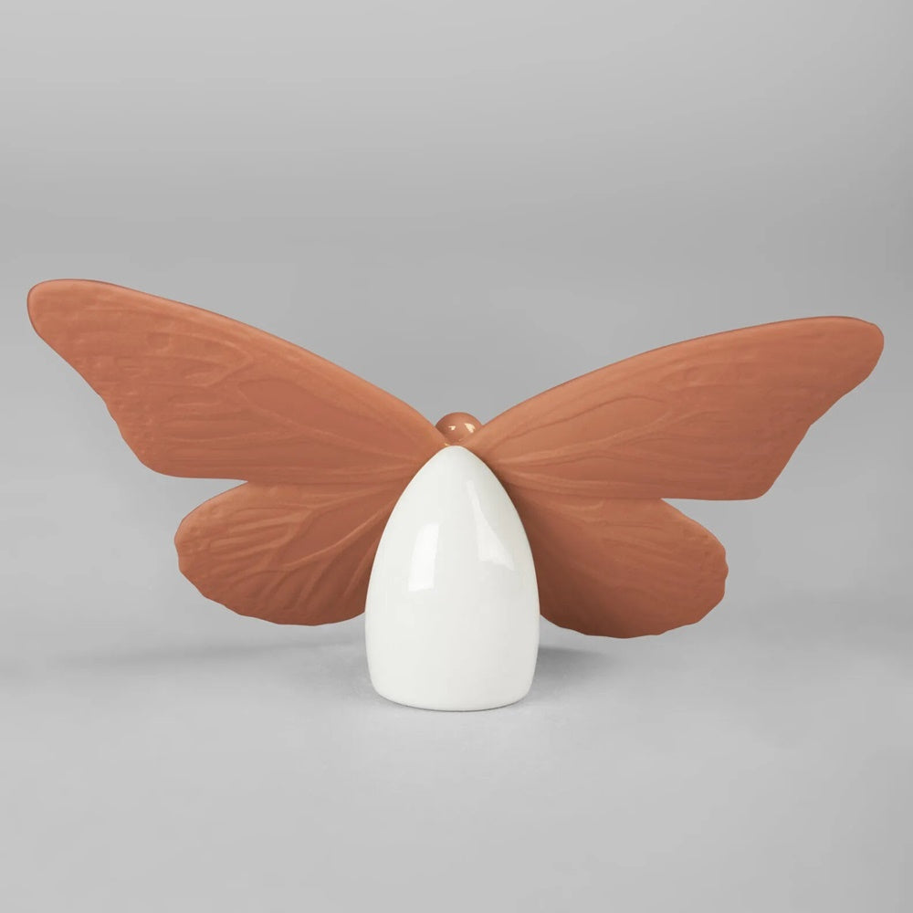 Sculptura fluture din portelan, Golden Luster Coral by Dept. Diseno y Decoracion - LLADRO Sculptura fluture din portelan, Golden Luster Coral by Dept. Diseno y Decoracion - LLADRO