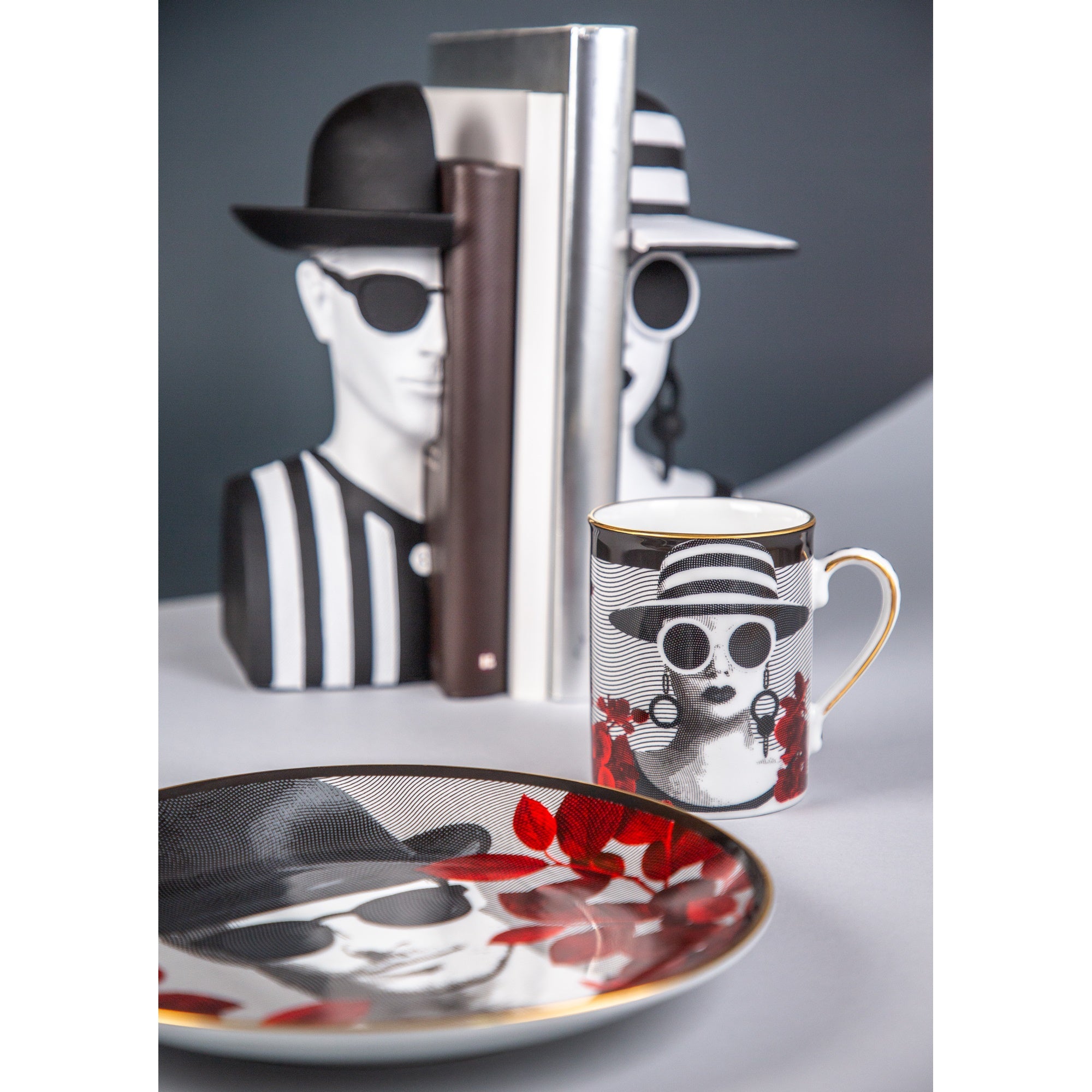 Vaza din portelan, 19 cm, The inseparables Mr White - BACI MILANO Vaza din portelan, 19 cm, The inseparables Mr White - BACI MILANO