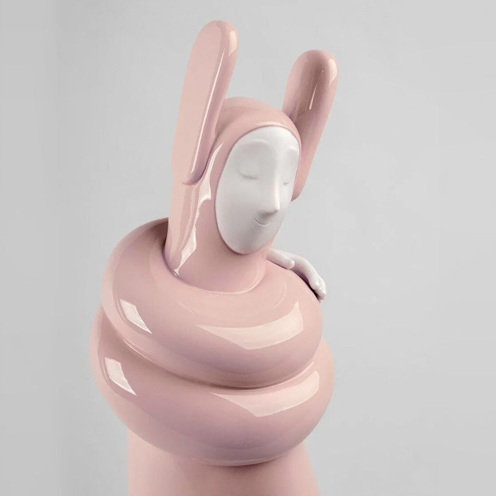 Sculptura din portelan Embraced Pink by Jaime Hayon - LLADRO Sculptura din portelan Embraced Pink by Jaime Hayon - LLADRO
