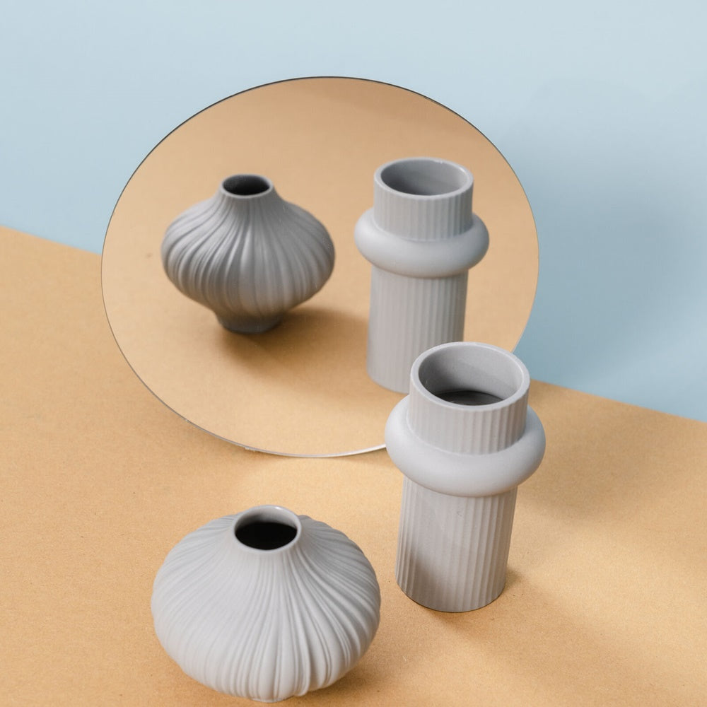 Vaza grej din portelan, 8 cm, Plissee Lava by Martin Freyer - ROSENTHAL Vaza grej din portelan, 8 cm, Plissee Lava by Martin Freyer - ROSENTHAL