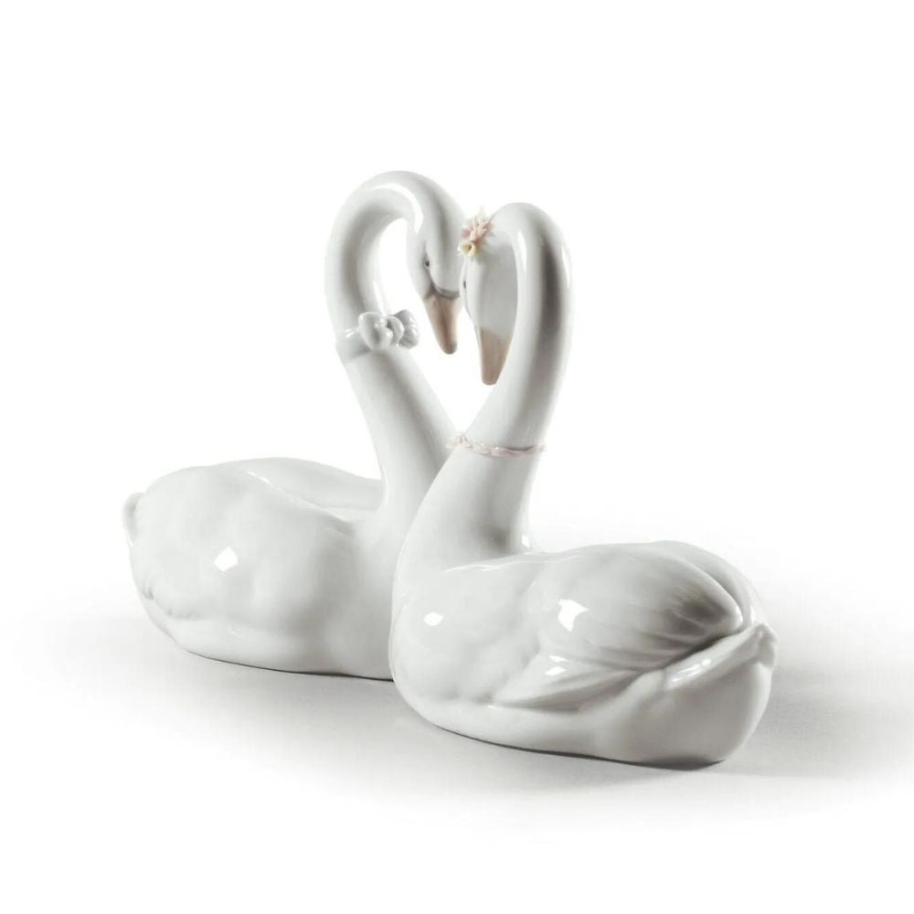 Sculptura din portelan, Endless Love Swans Flowers by Jose Puche - LLADRO