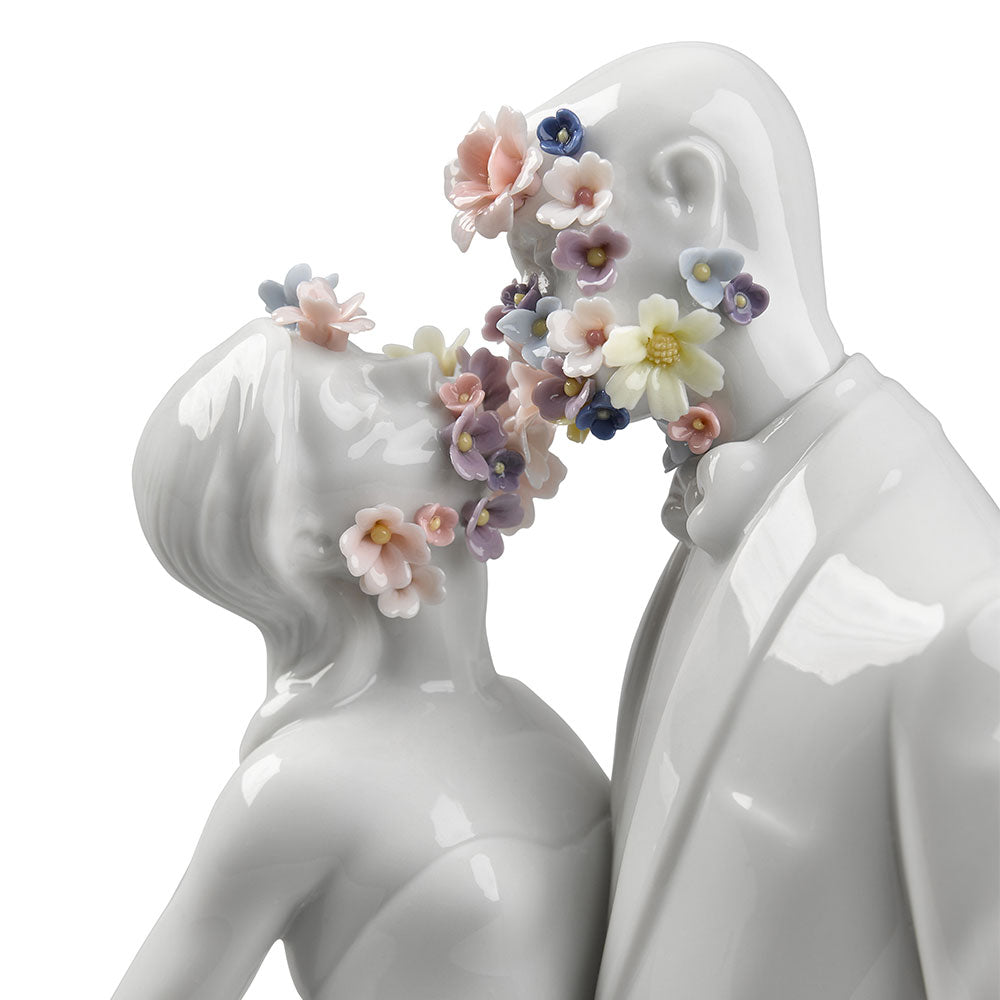 Statueta din portelan, Love I Blossoms by Virginia Gonzalez - LLADRO
