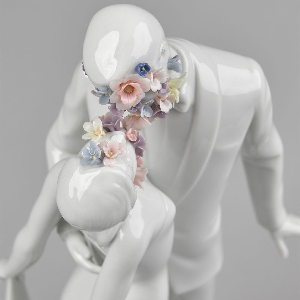 Statueta din portelan, Love I Blossoms by Virginia Gonzalez - LLADRO