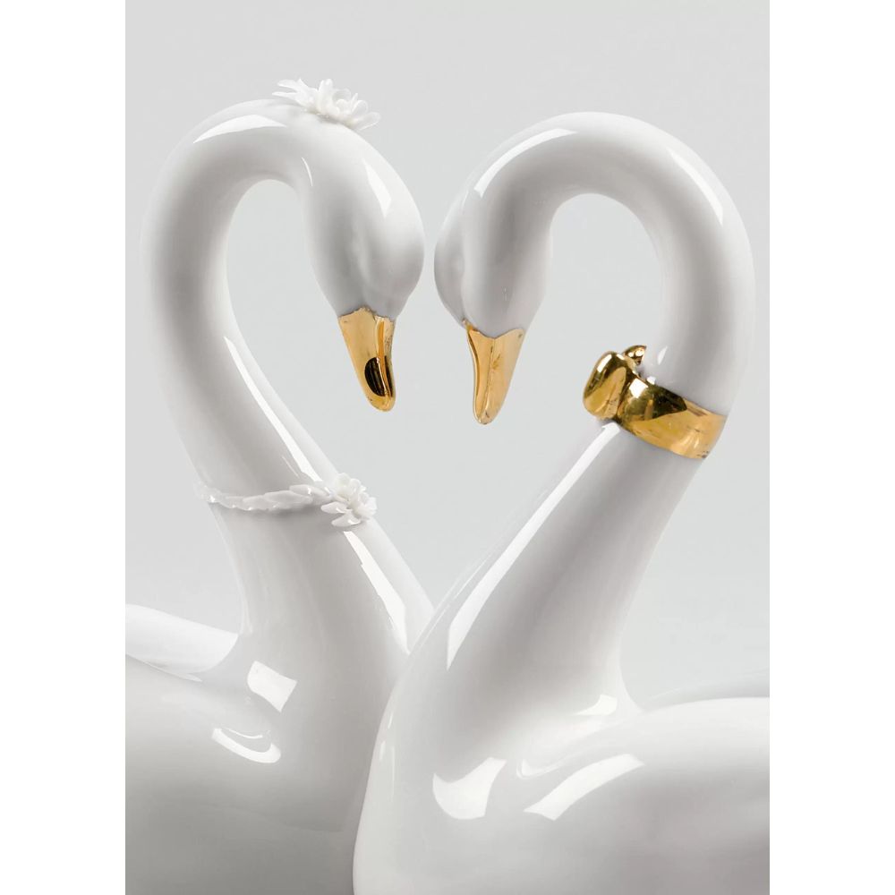 Sculptura din portelan, Endless Love Swans Golden by Jose Puche - LLADRO