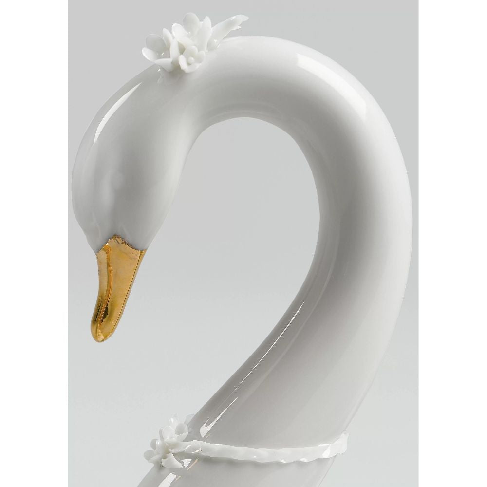 Sculptura din portelan, Endless Love Swans Golden by Jose Puche - LLADRO