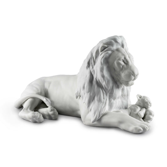 Sculptura din portelan, Lion with Cub by Ernest Massuet - LLADRO