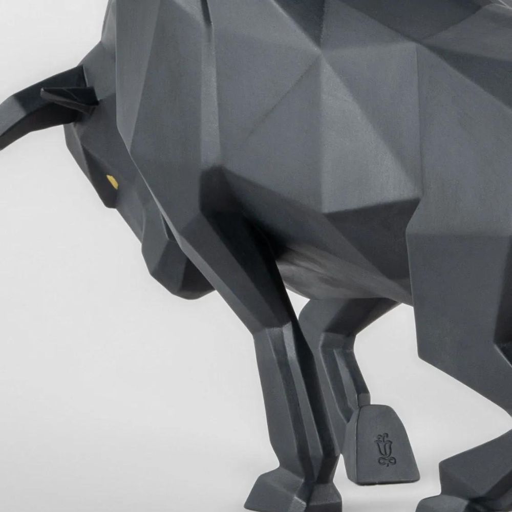 Sculptura din portelan negru mat, Bull, Origami - LLADRO