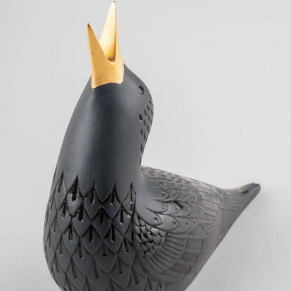 Sculptura din portelan, Black Starling I by Dept. Diseno y Decoracion - LLADRO