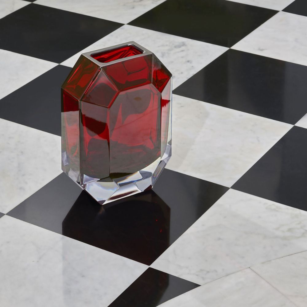 Vaza rosie din cristal, 25 cm, Octogone by Thomas Bastide - BACCARAT