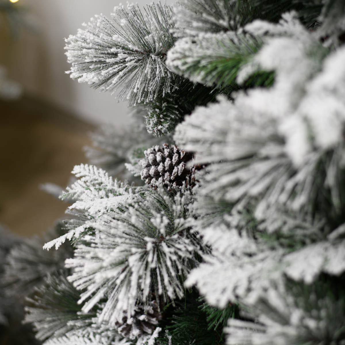 Brad artificial Falkirk Snowy, 243 cm - SIMONA'S CHRISTMAS