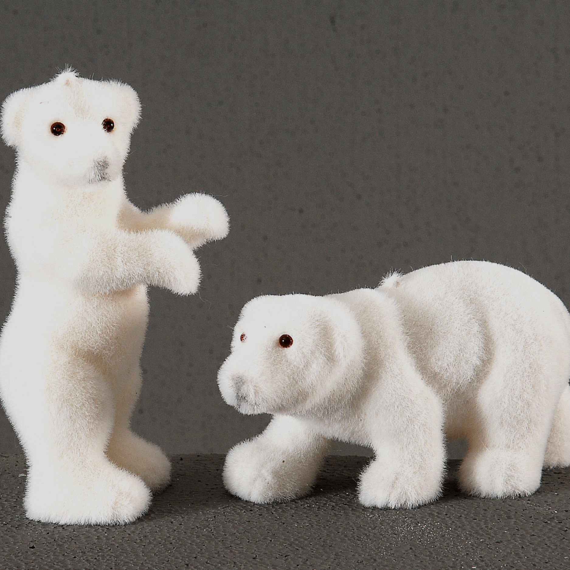Decoratiune urs polar pufos, alb, 19cm  - Simona's Christmas