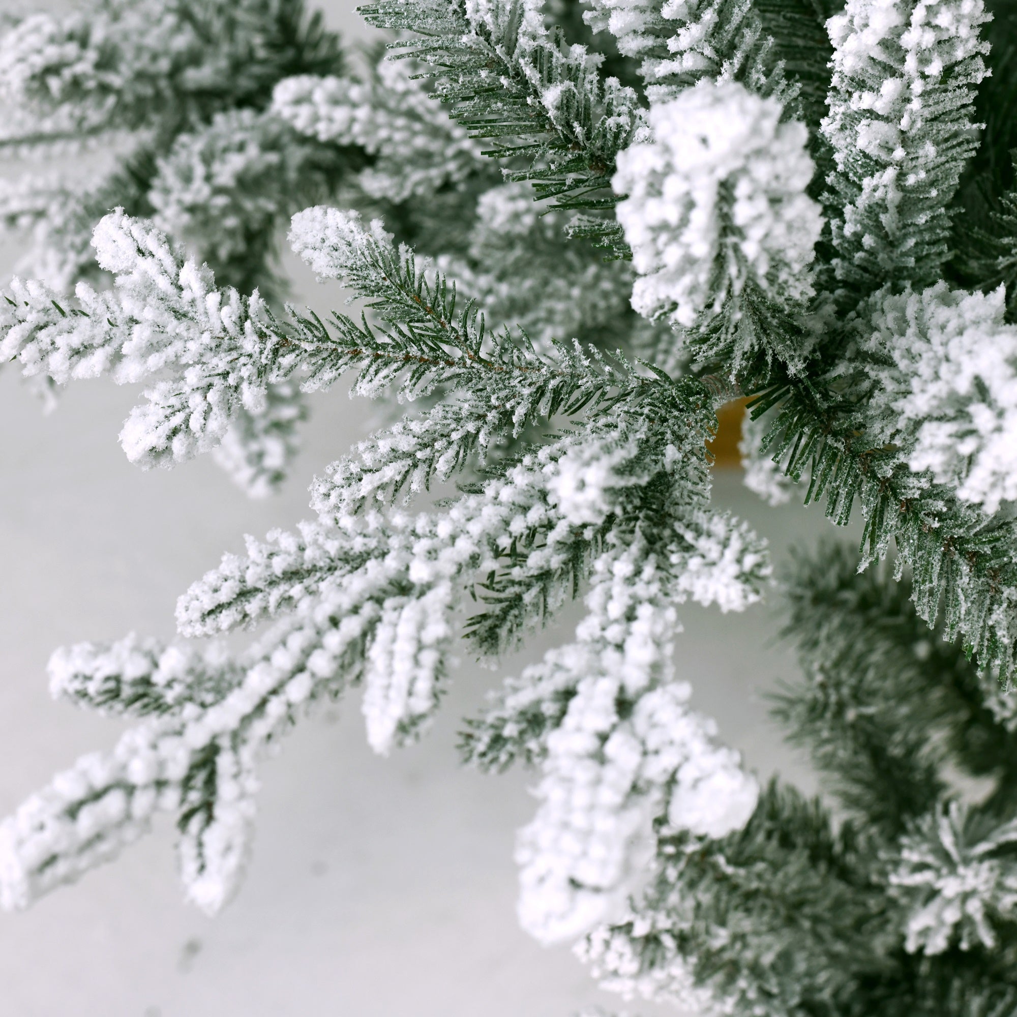 Brad artificial Flocked Kilarnock, verde, 243 cm  - SIMONA'S CHRISTMAS