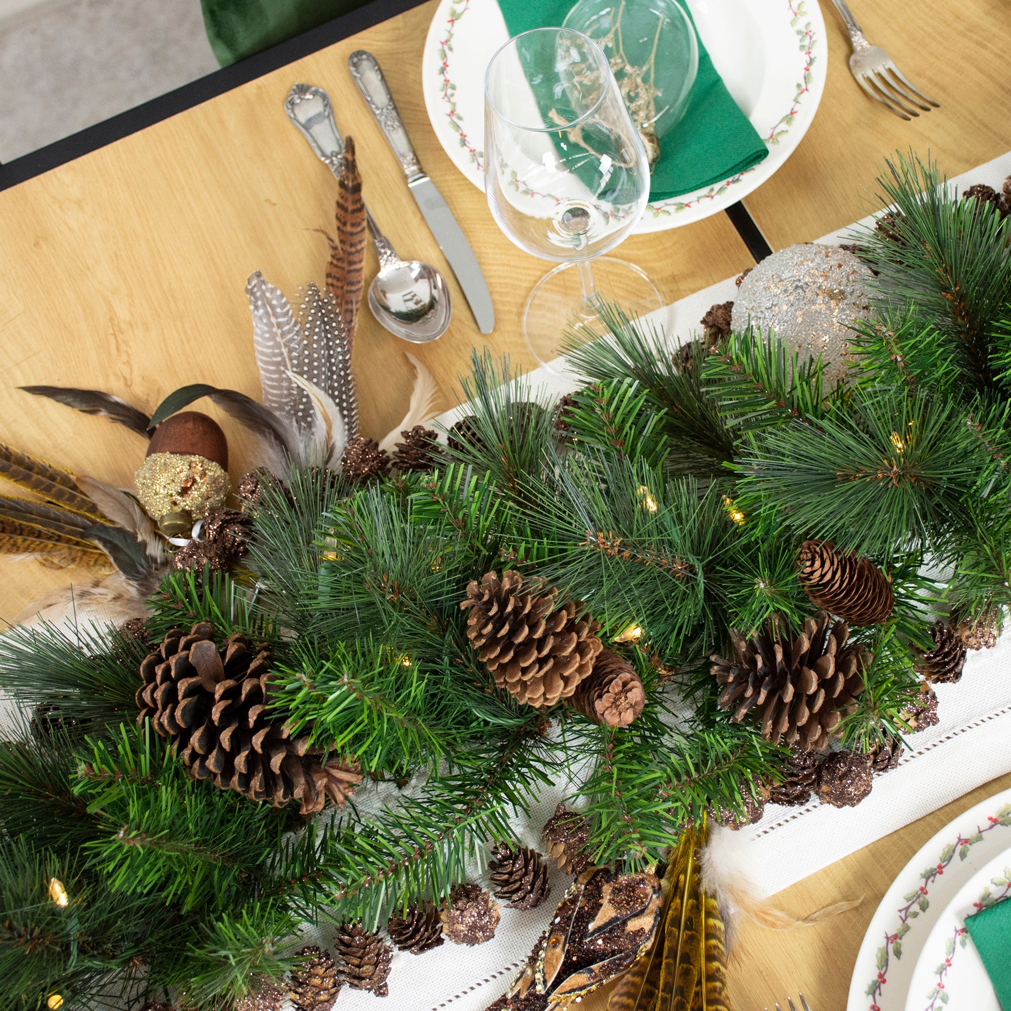 Coronita Argyll, verde, 70 leduri, 274 cm - SIMONA'S CHRISTMAS