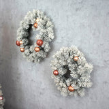 Coronita Flocked Inverness, alb, 60 cm  - SIMONA'S CHRISTMAS