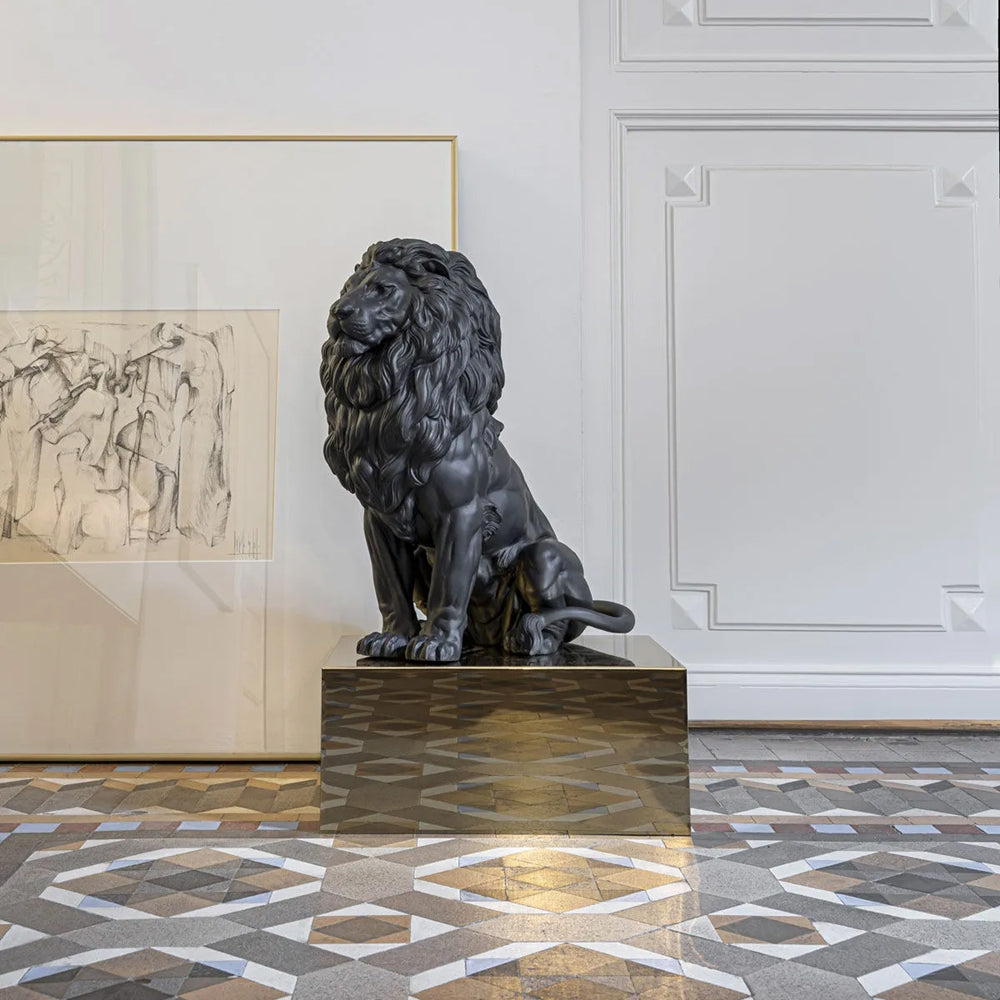 Sculptura din portelan, Matt Black, 43 cm, Majestic Lion by Raul Rubio - LLADRO