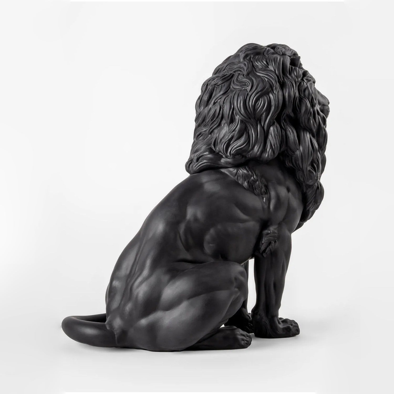 Sculptura din portelan, Matt Black, 43 cm, Majestic Lion by Raul Rubio - LLADRO